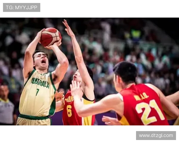 中国男篮力克澳大利亚晋级世界杯四强 关键时刻队员展现顽强拼搏精神