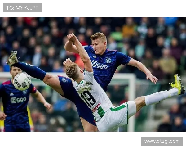 利兹联俱乐部宣布新赛季阵容调整引发球迷热议期待重返英超顶级赛场 利兹联俱乐部宣布新赛季阵容调整引发球迷热议期待重返英超顶级赛场