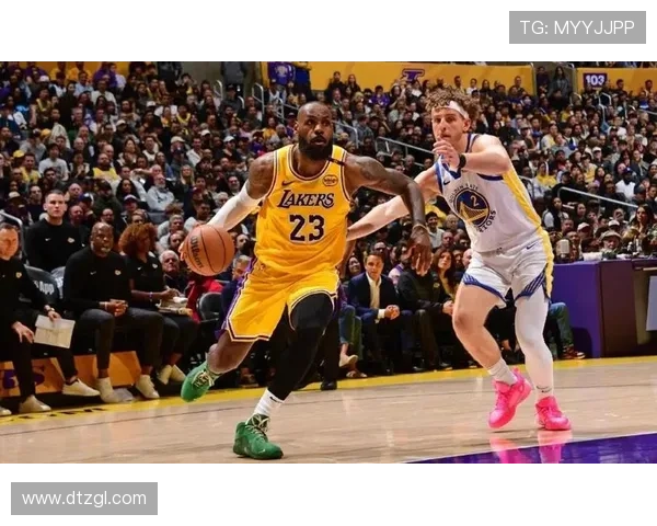 湖人双星合砍七十分力克勇士 詹姆斯关键时刻再显统治力